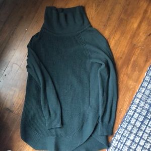 Athleta size xxs. But i am small to medium and fits me. Pretty color.